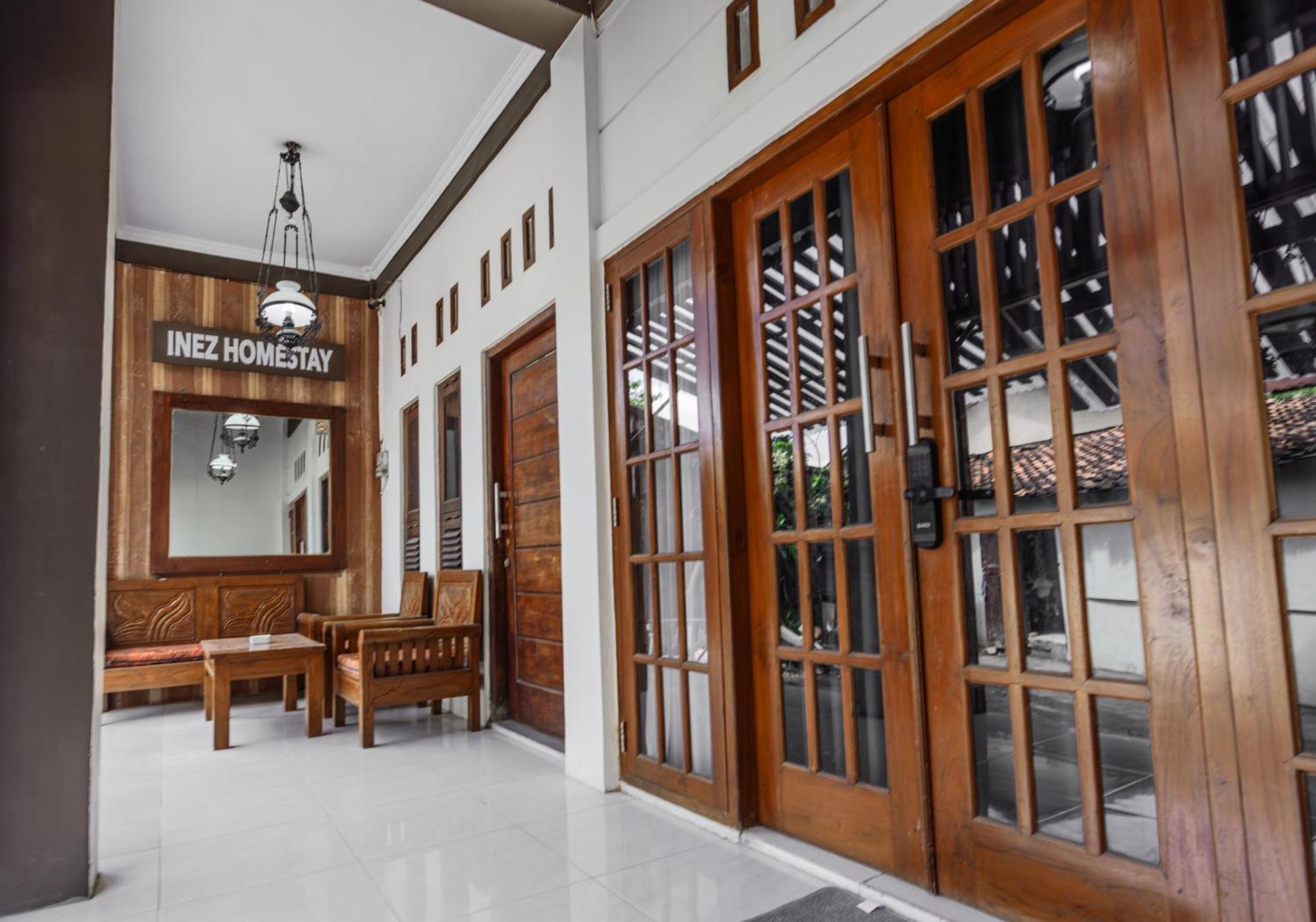 Inez Homestay Yogyakarta Bagian luar foto