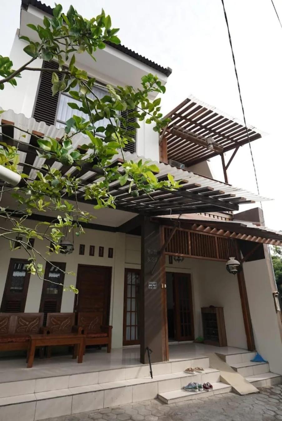 Inez Homestay Yogyakarta Bagian luar foto